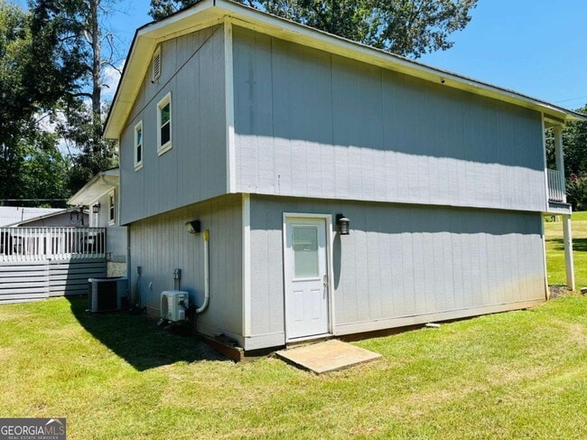 Building Photo - 147 N Lake Dr