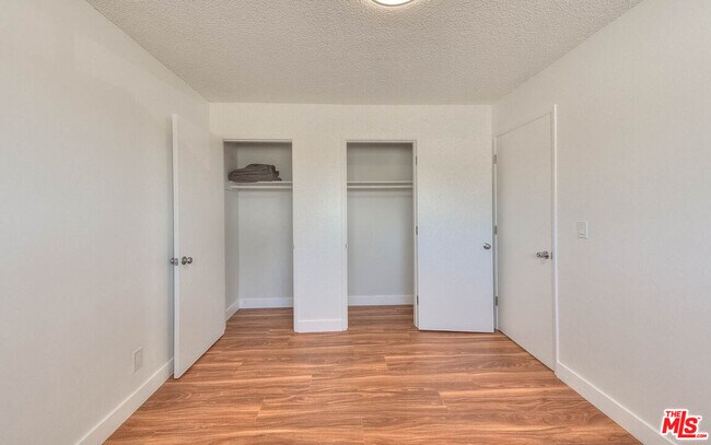 Building Photo - 8468 S Halldale Ave