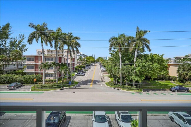 Building Photo - 9381 E Bay Harbor Dr