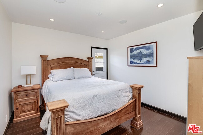 Building Photo - 4930 Strohm Ave