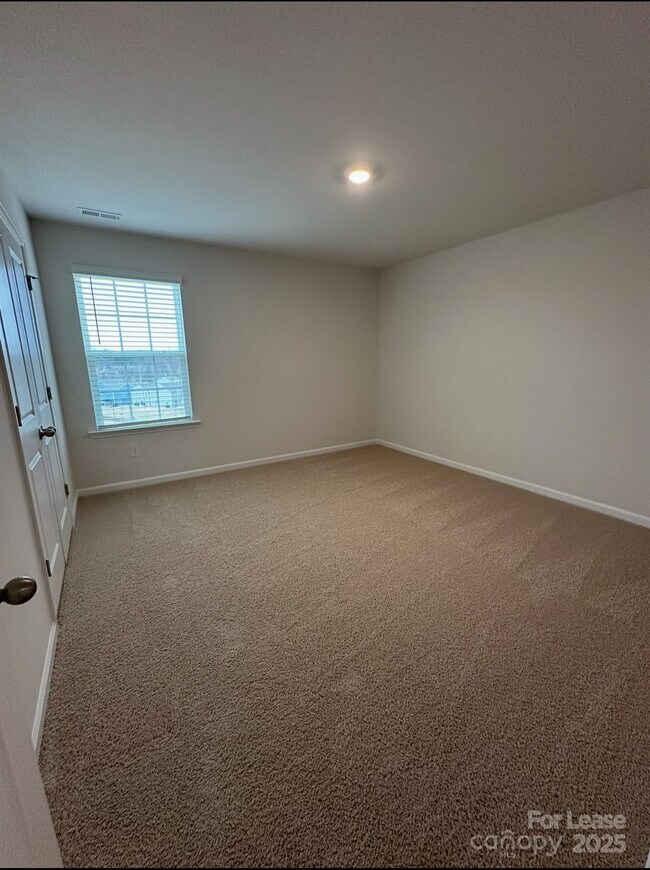 Building Photo - 118 Way Cross Ln