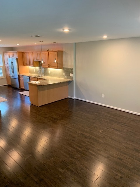 Building Photo - 2156 Golf Course Dr