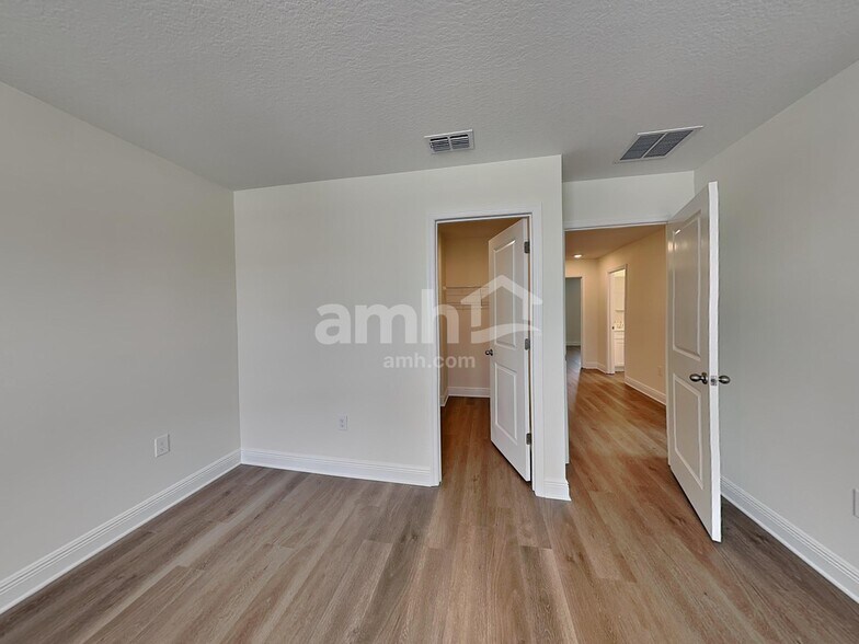 Building Photo - 5949 Pinewood Ests Dr