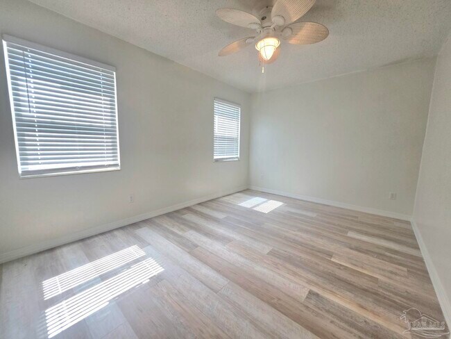 Building Photo - 760 Briarwood Dr