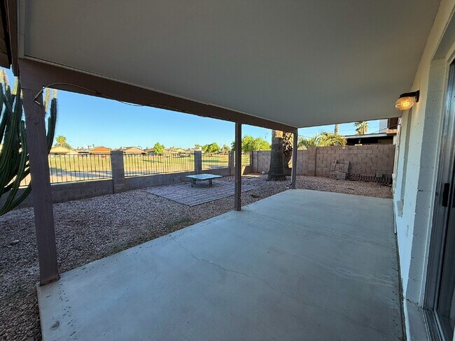 Building Photo - Charming 3BR Home on Golf Course with Scen...