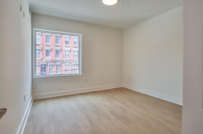 Building Photo - 303 Madison St