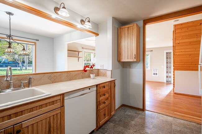 Building Photo - 3-Bedroom Home- Pets Allowed with Approval