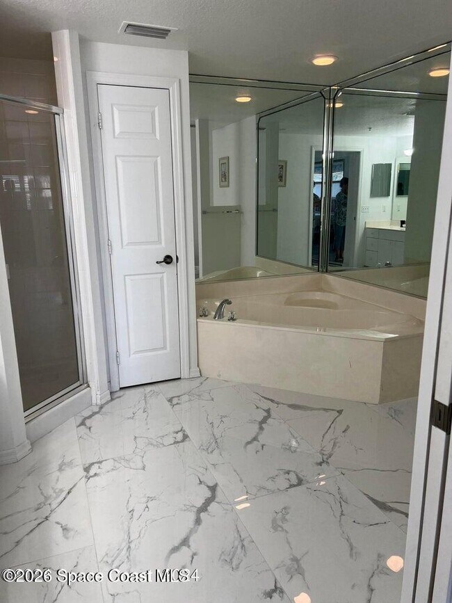 Building Photo - 8871 Lake Dr