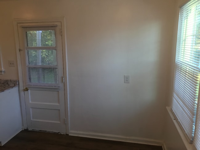 Building Photo - 1403 Hyman Ave