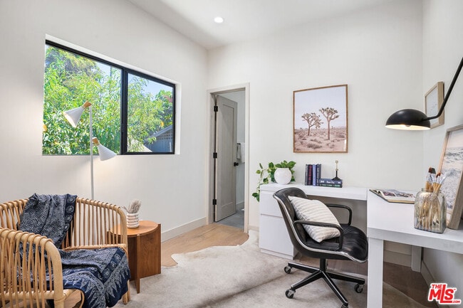 Building Photo - 976 Hyperion Ave