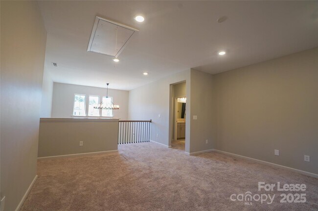 Building Photo - 16126 Flame Azalea Ct