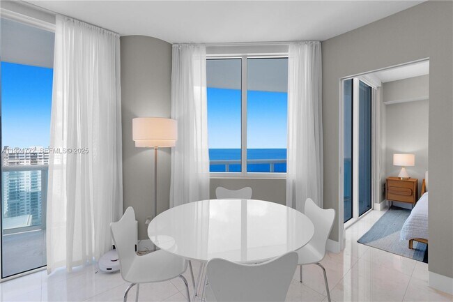 Building Photo - 2711 S Ocean Dr