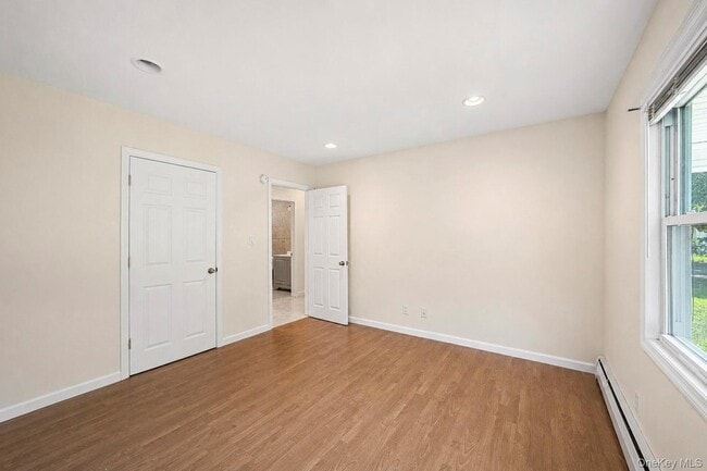 Building Photo - 3173 Roxbury Ln