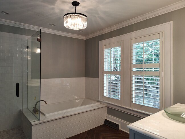 Building Photo - Charming 2-Bedroom, 2-Bath Brick Ranch Home in Midwood!