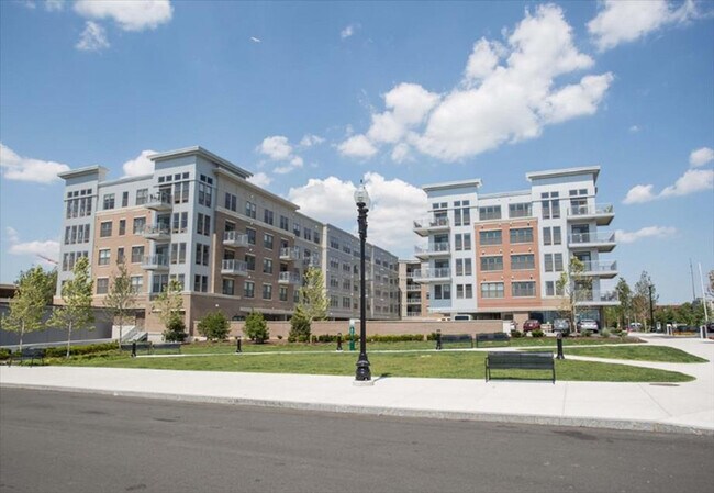 Building Photo - 40 E Pier Dr