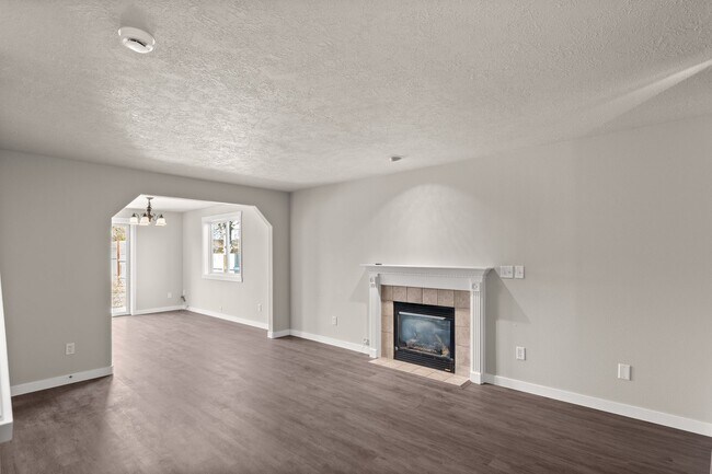 Building Photo - 5649 SE 83rd Ave