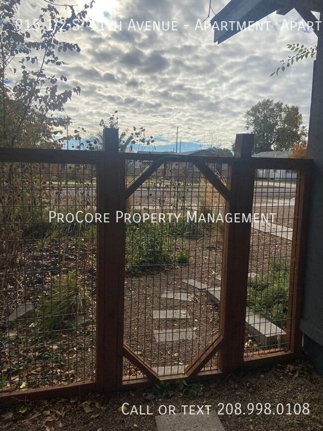 Building Photo - This is a great 1 bedroom 1 bath apartment...