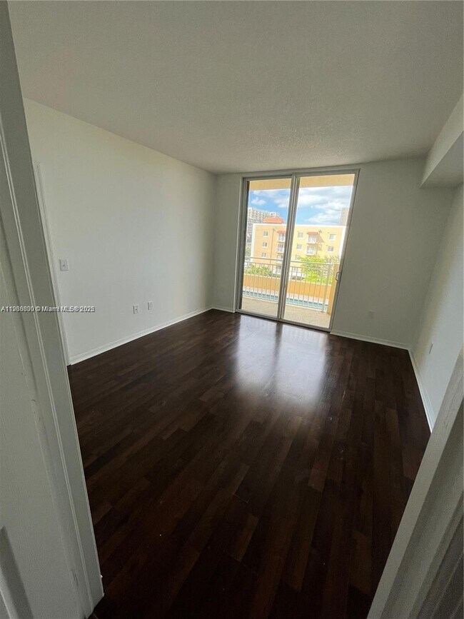 Building Photo - 215 SW 42nd Ave