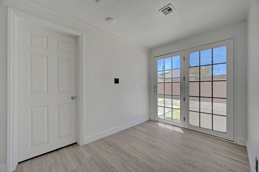 Building Photo - 1122 S 10th St