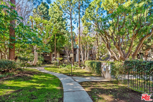 Building Photo - 7742 Redlands St