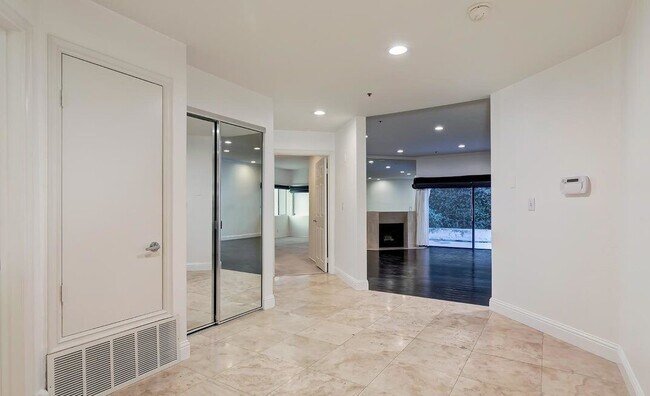 Building Photo - 1722 Malcolm Ave