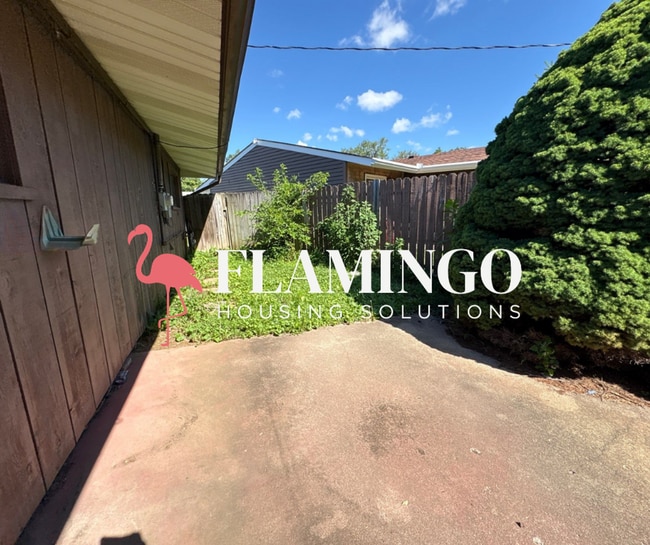 Building Photo - Spacious 3-Bedroom, 2-Bath Home Near Downtown Dayton!