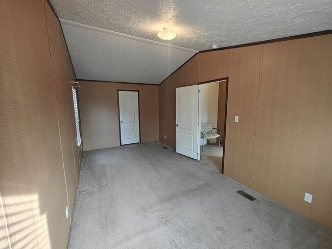 Building Photo - 2 bedroom home