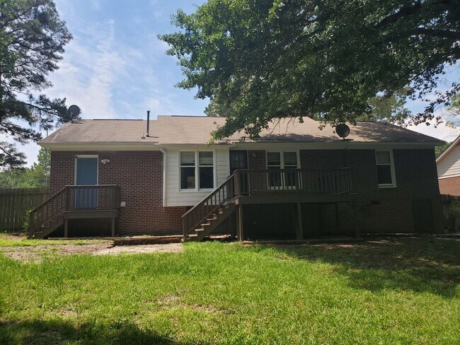 Building Photo - 5090 Summer Ridge Rd