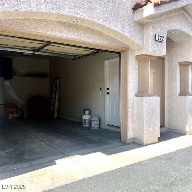 Building Photo - 3327 Erva St