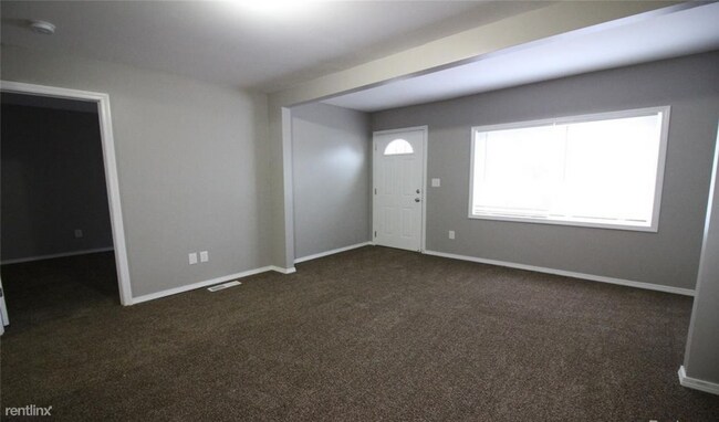 Building Photo - 3 br, 1 bath House - 26209 Belanger St