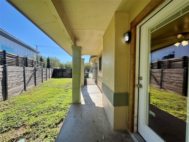 Building Photo - 6202 N Hampton Dr