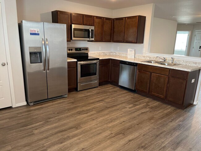 Building Photo - Your Next Home Awaits! | Pre-Leasing a Spacious 4-Bed, 2-Bath Home in Somerset