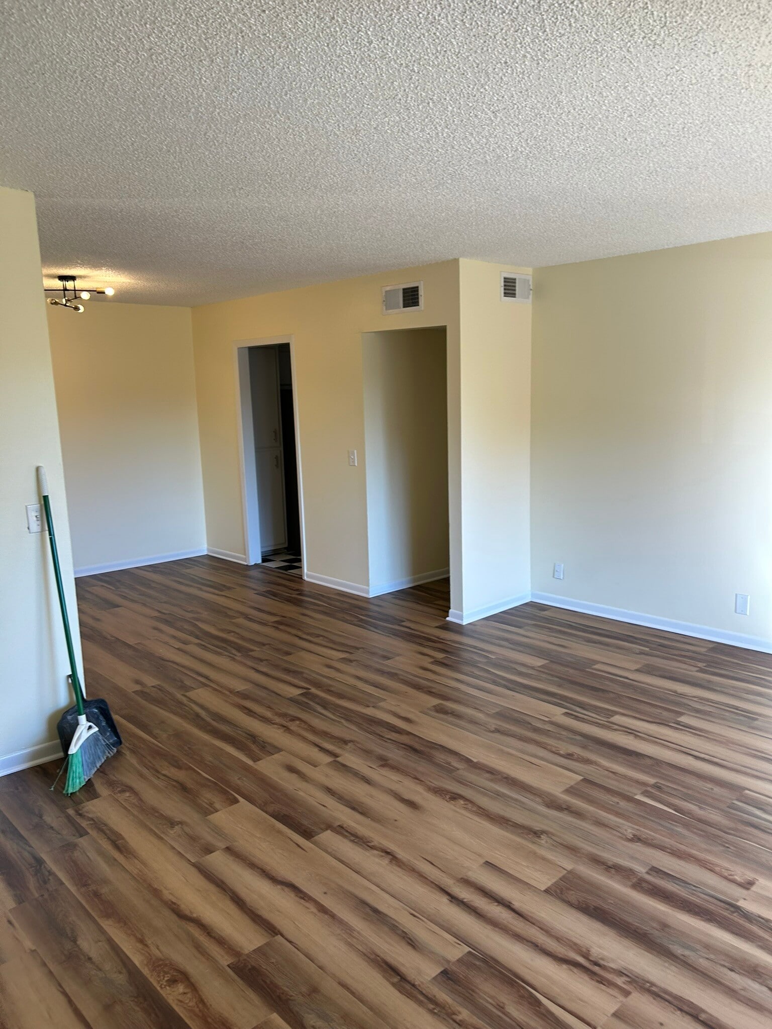 Building Photo - 515 Basswood Ave