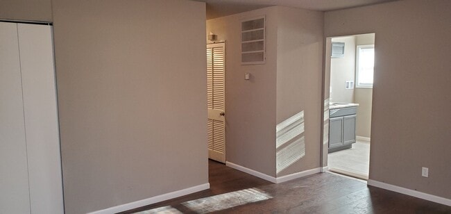 Building Photo - 3 Bedroom Close to Highway - Section 8 Welcomed