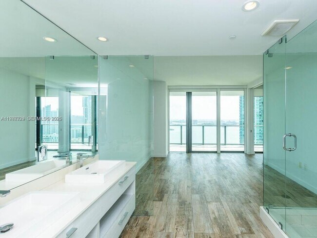 Building Photo - 650 NE 32nd St