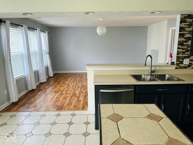 Building Photo - 6932 Thousand Oaks Ln