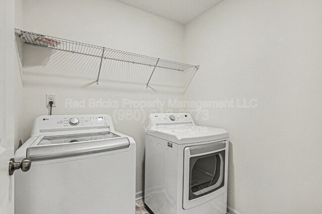 Building Photo - 2785 Yeager Dr NW