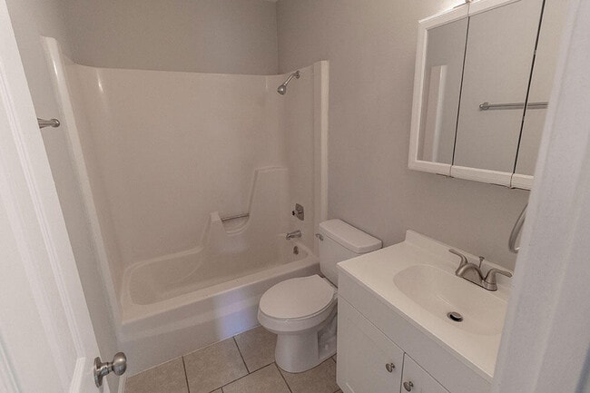 Building Photo - 1321 S Roseta Ave