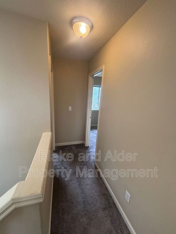 Building Photo - 7012 SE 72nd Ave