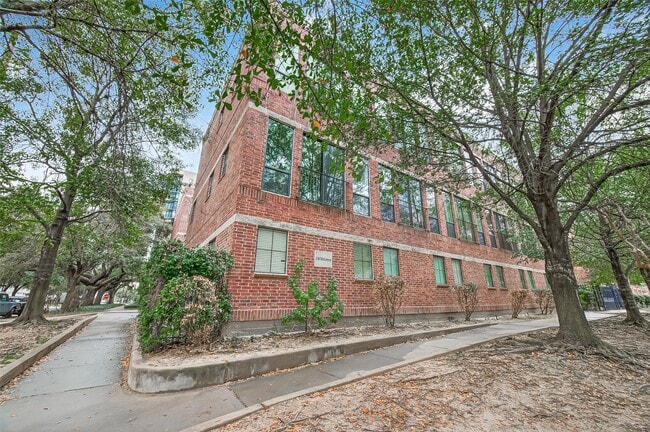 Building Photo - 118 McGowen St