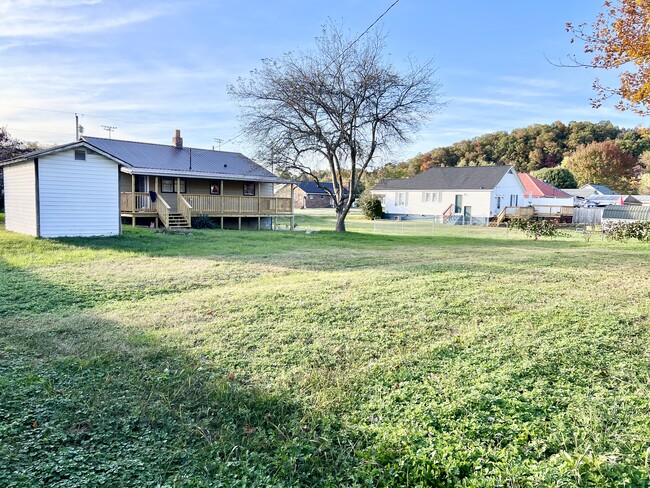 Building Photo - 818 Mulberry St