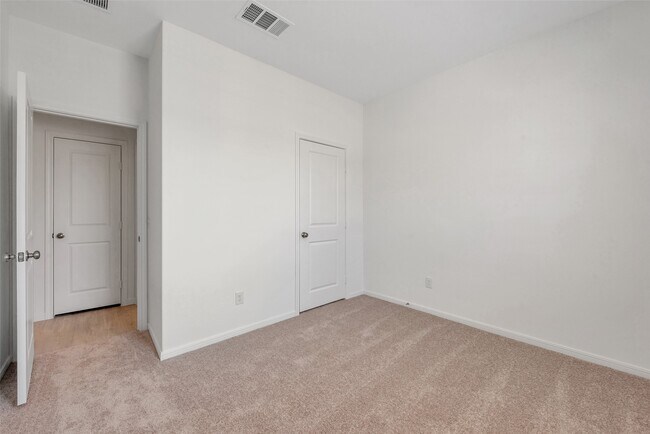Building Photo - 339 Lippizan Dr