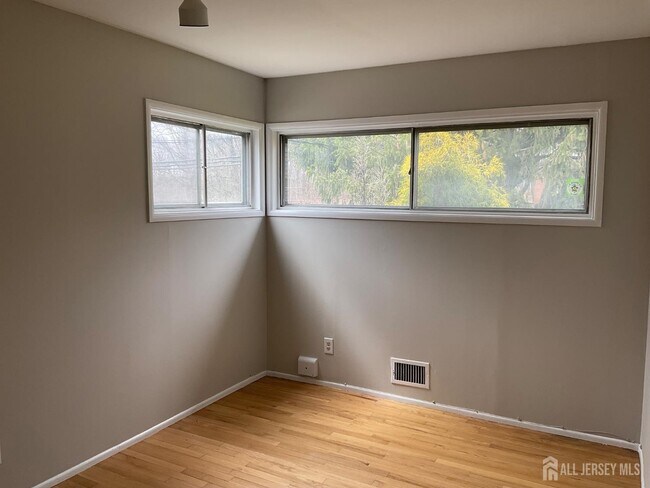 Building Photo - 3092 Bordentown Ave