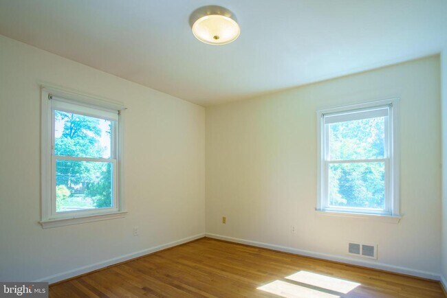 Building Photo - 5908 Walhonding Rd