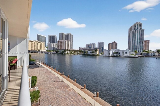Building Photo - 121 Golden Isles Dr
