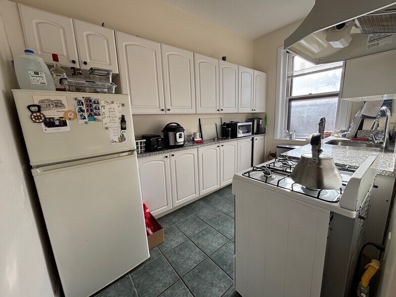 Building Photo - 19 Irving St