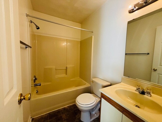 Building Photo - 824 Patrick Henry Dr
