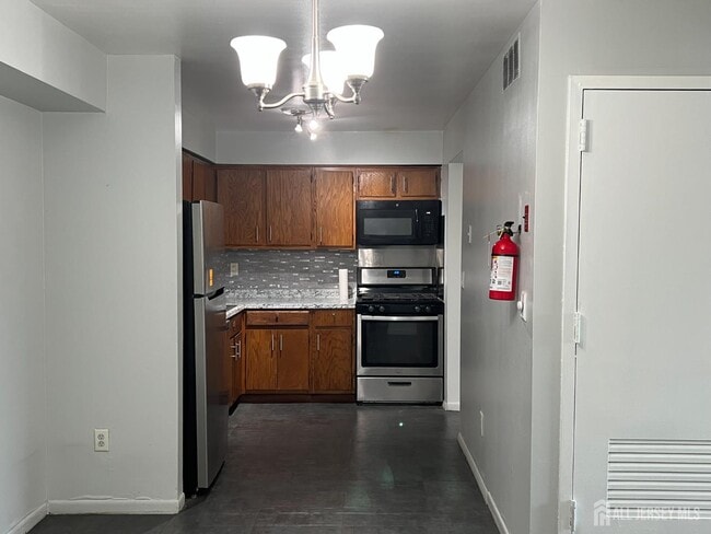 Building Photo - 419 Cricket Ln