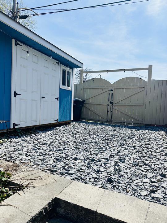 Building Photo - 1911 D St NE