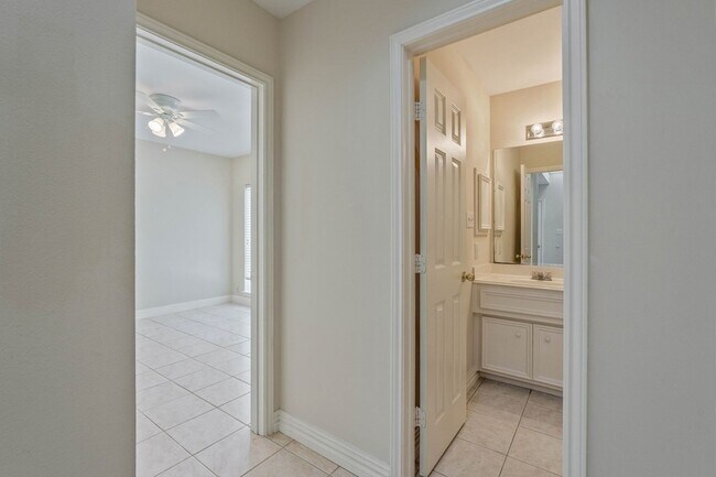 Building Photo - 1315 Anita St